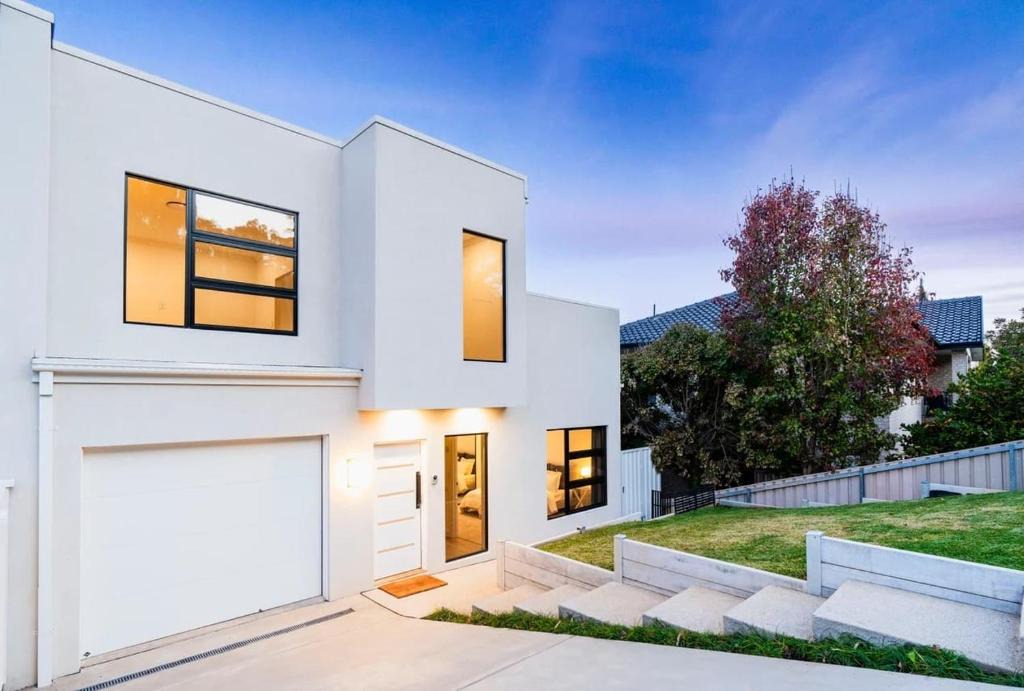 Kooringal House | Heights of Luxury - Elite Contemporary Entertainer