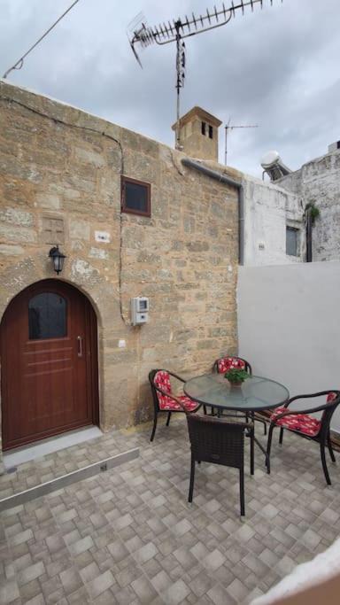 Malonas House | Heliophilia Malona
