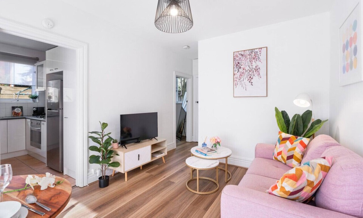 Caulfield North Apartment | Hidden Cozy Gem In Caulfield North