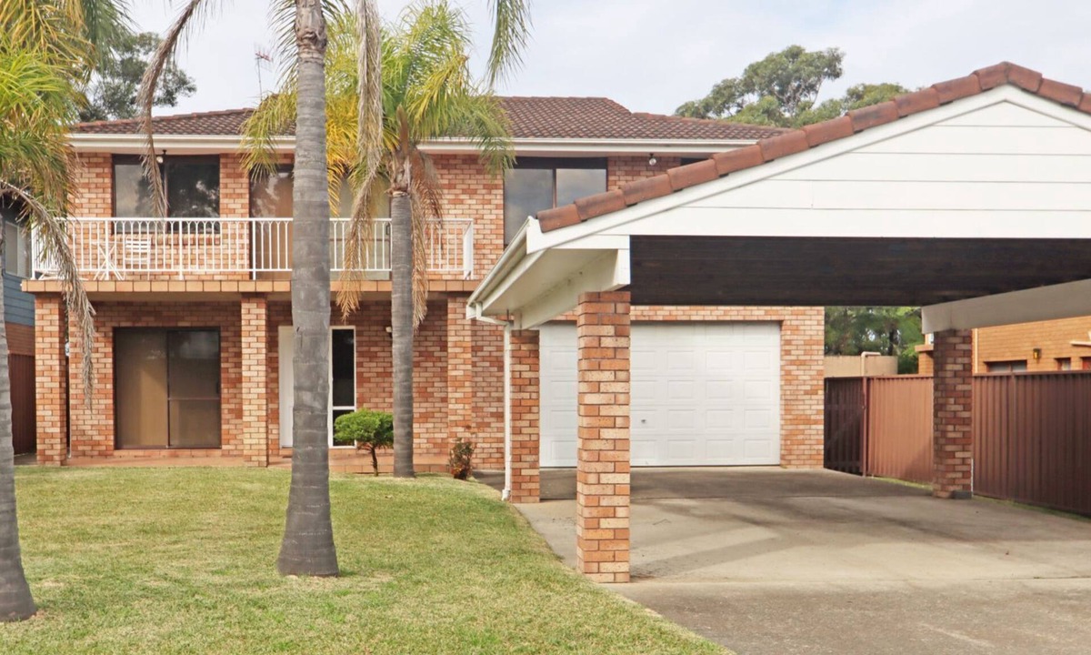 Sussex Inlet House | Hill Top Water and Bush Views