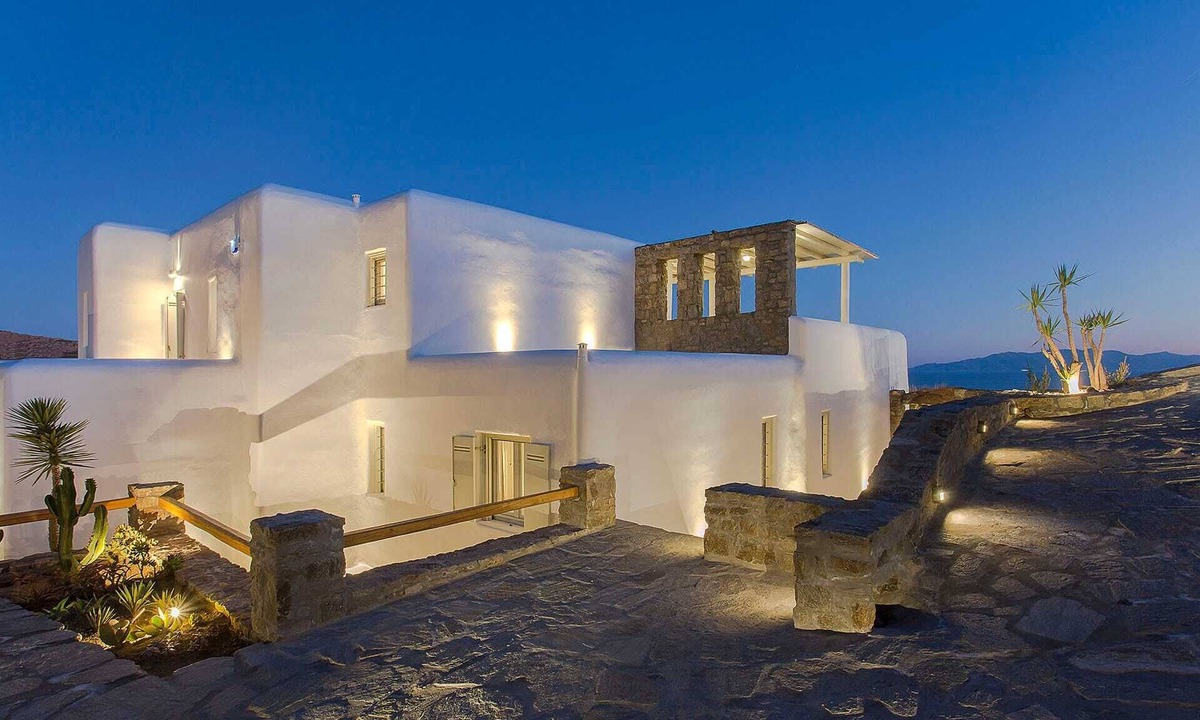Elia Villa | Hillside Villa Infinity Pool, Gym & Jacuzzi