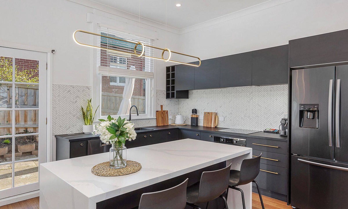 Hobart Central Business District House | Hobart's Finest, LUX 3 bdm, Central Location with off street parking.