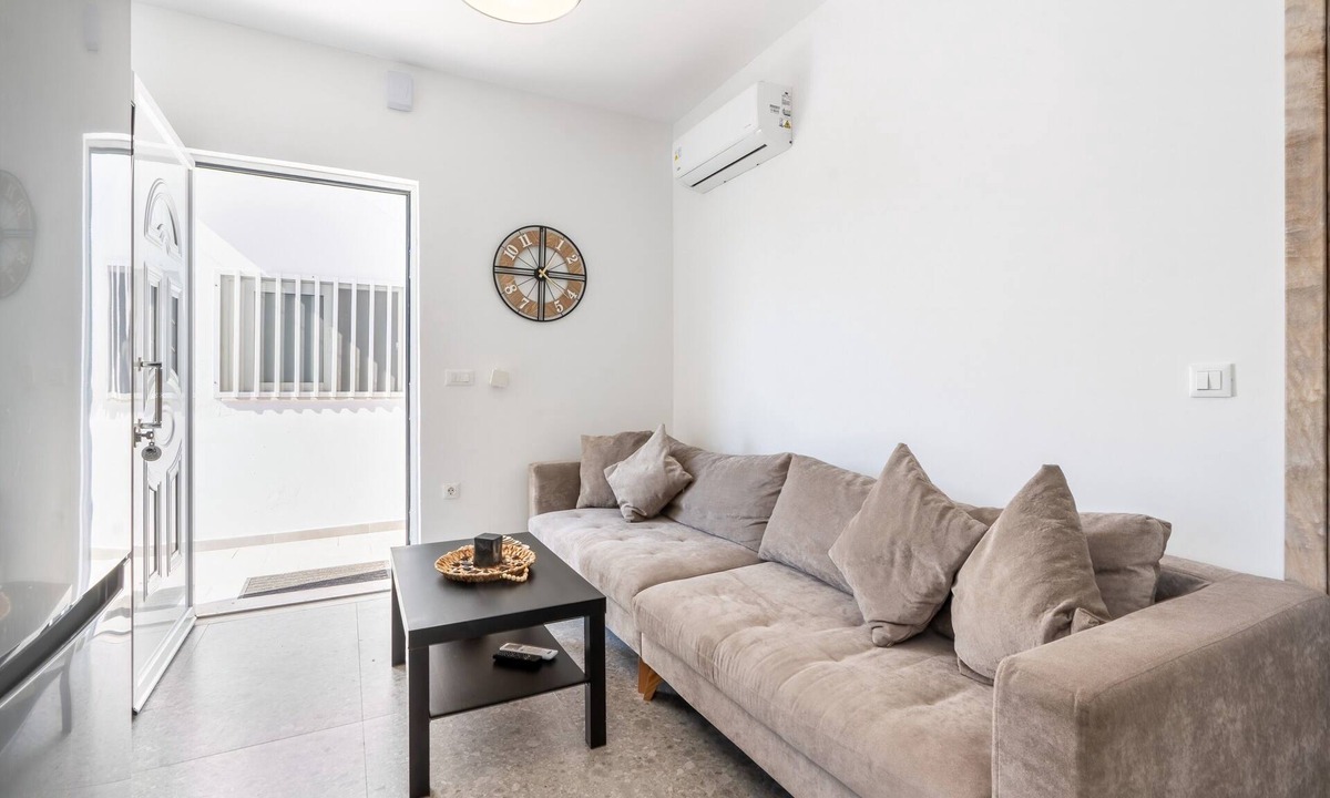 Faliraki House | Holiday Home 'Maria Suites Sunset' with Wi-Fi and Air Conditioning