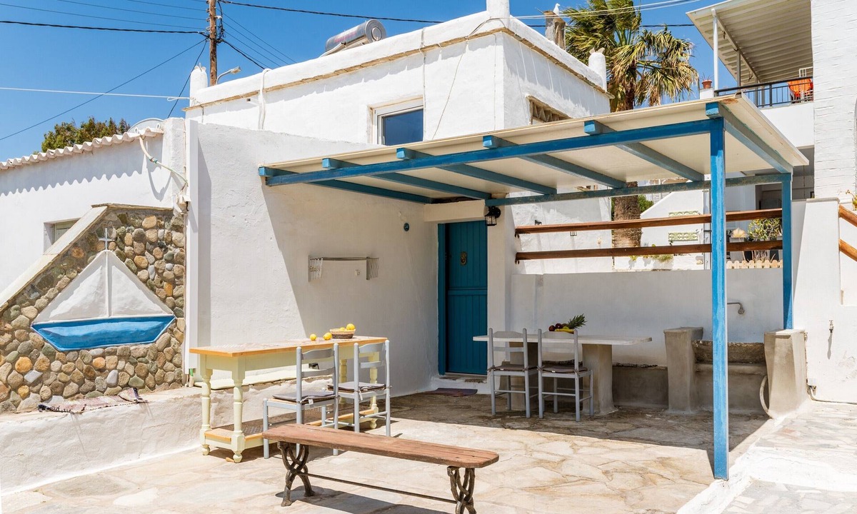 Tinos House | Holiday Home 'Porto Galinini' with Sea View, Wi-Fi and Air Conditioning