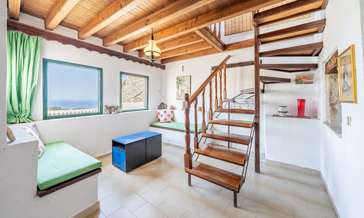 Petaleia House | Holiday Home 'Priest's Traditional Mansion' with Sea View, Shared Terrace and Wi-Fi