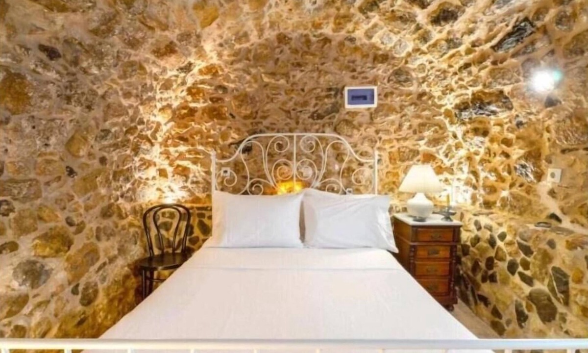 Sitia House | Holiday home with view of the water