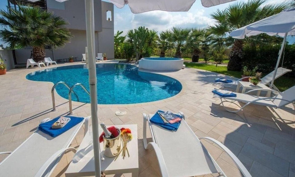 Tingaki House | Holiday villa "Xenos 2" with view of the water