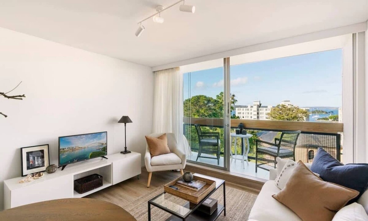 Elizabeth Bay Apartment | Home with a View + Pool and Roof Terrace Garden
