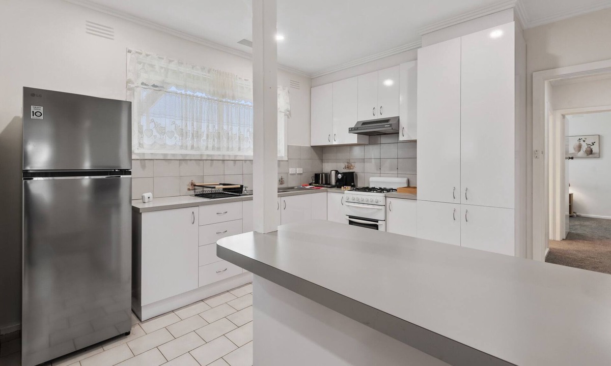 Sunshine House | Homely 3-Bed in Quiet Street with Backyard