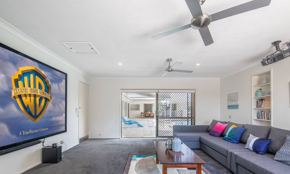 Broadbeach Waters House | Homely Getaways in Broadbeach Waters - 20% OFF