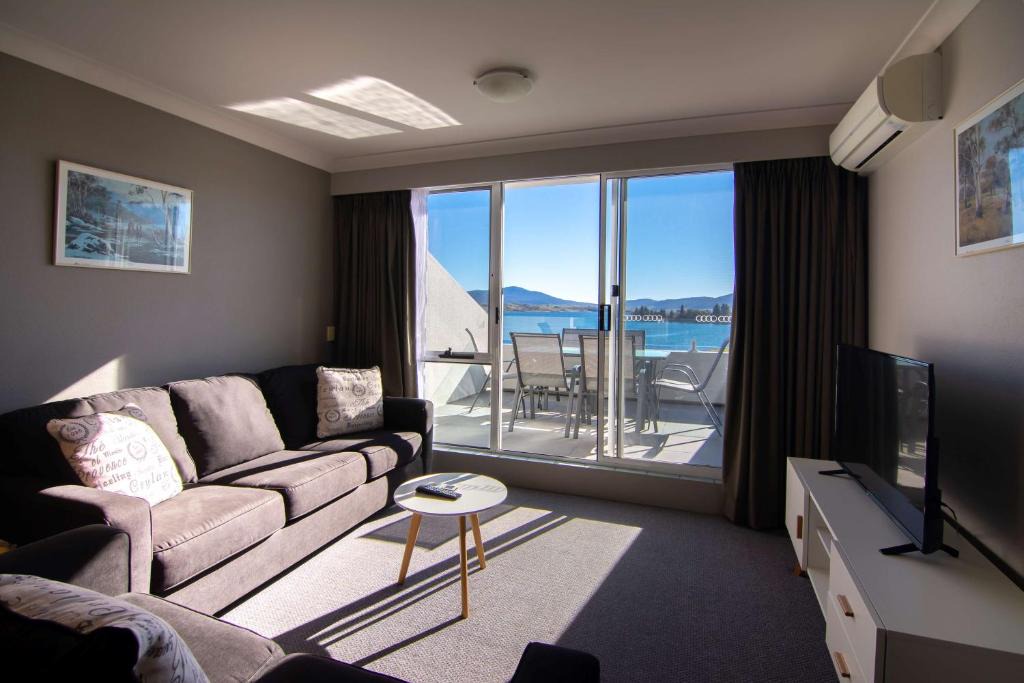 Jindabyne Hotel | Horizons Lake Jindabyne