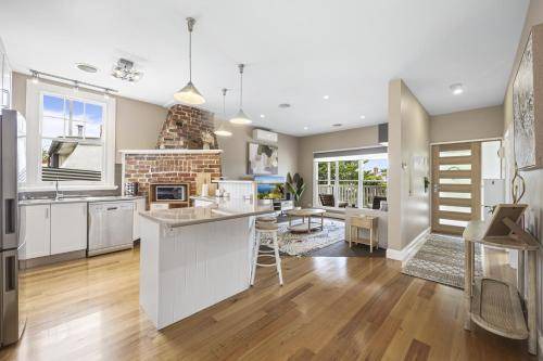 Golden Point House | House ∙ 3 bedrooms ∙ 6 guests