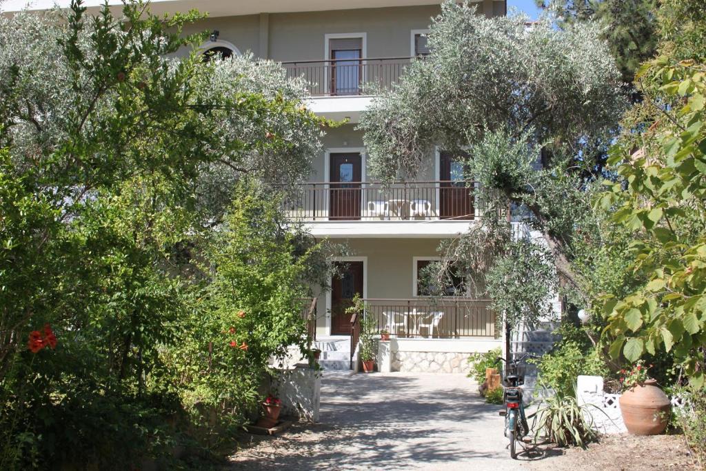 Pefkari Apartment | House Ekton