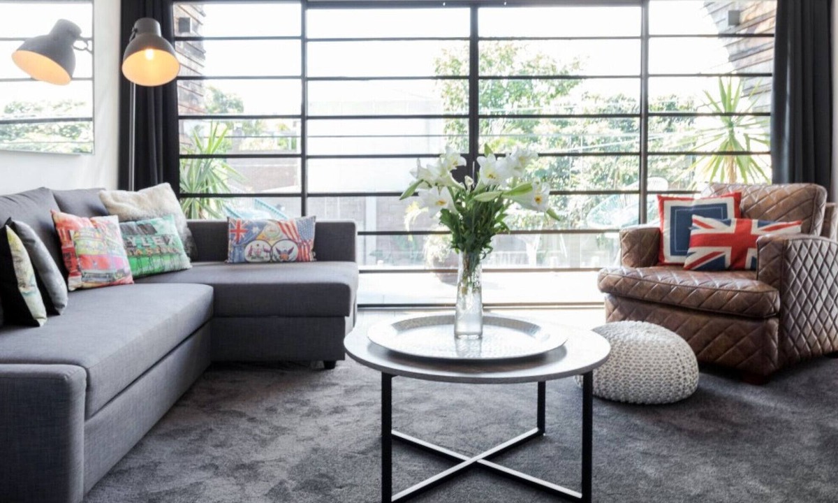 Windsor Apartment | House of Windsor - Queens Loft - Close to Chapel Street & WIFI
