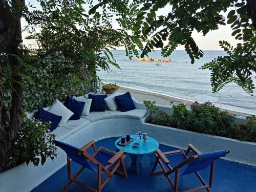 Skyros Town House | House on the beach