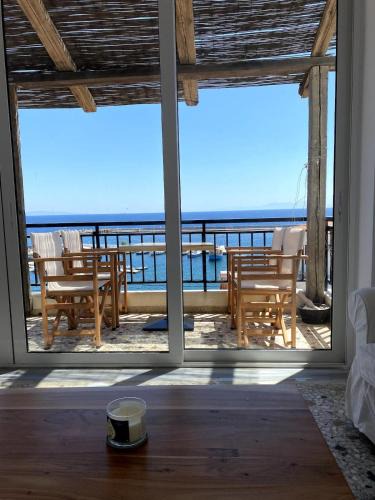 Plomari House | House with marina view