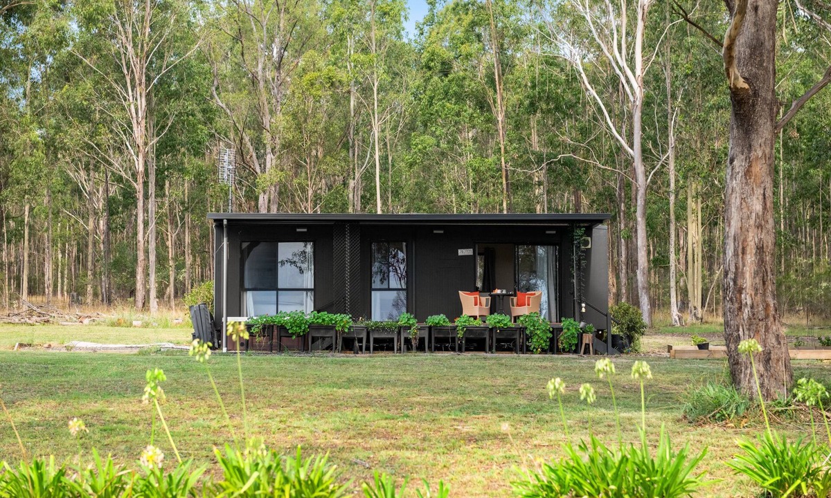 Quorrobolong Cabin | Hunter Hideaway Farm cozy cabin for two with hot tub outside the door.