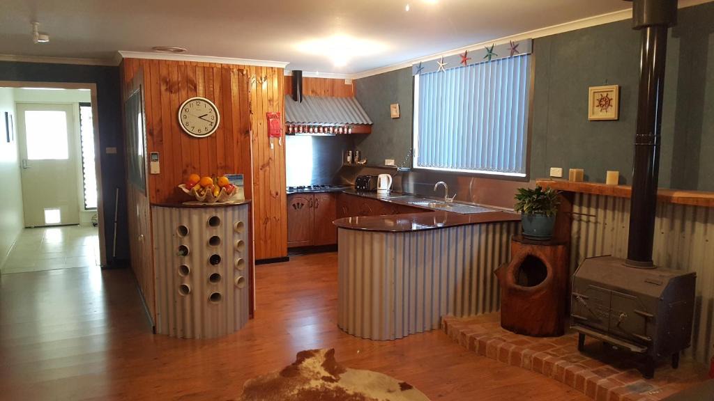 Kingscote House | Inna Nutshell