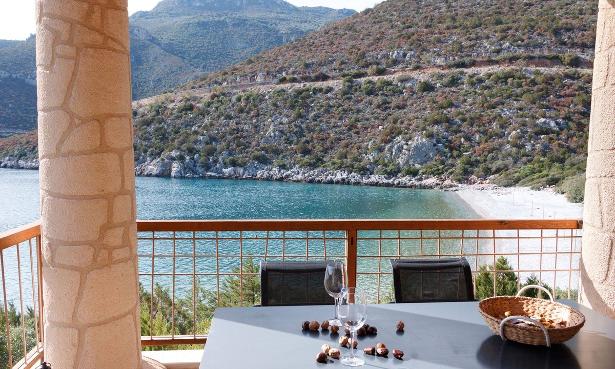 Arkadiko Chorio Apartment | Into The Blue Maisonette: A beautiful stone house on the beach!