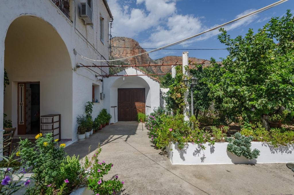 Leonidio House | Irini and Petros House