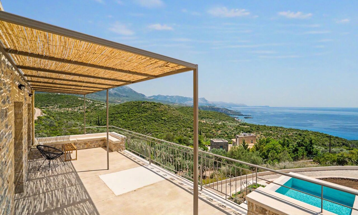 Kardamyli Apartment | Isichia Apartment with Sea and Taygetos Mountain Views