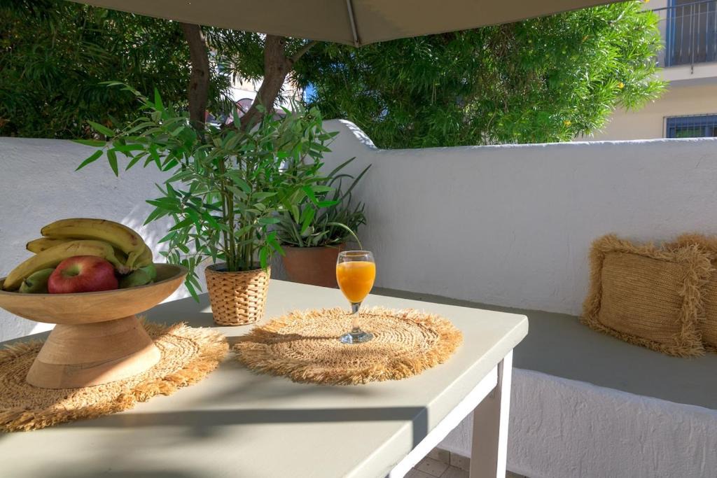 Petaloudes Apartment | IVORY MAISONETTE Private Terrace near Old Town