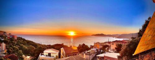Pentati House | Janos Seaview House