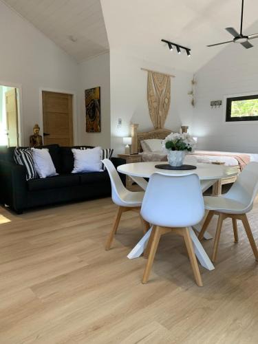 Vincentia House | Jezabel's Retreat Jervis Bay