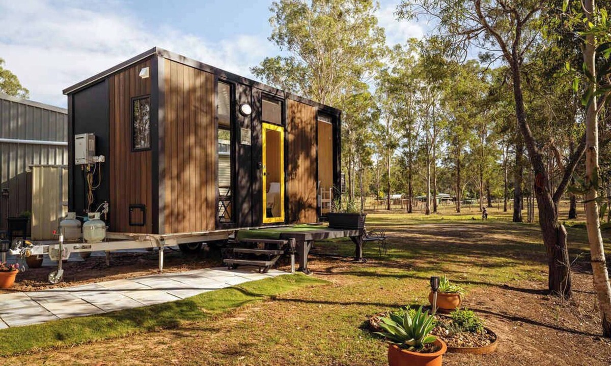 South Kolan House | JJJ's Ranch Farm 2 by Tiny Away