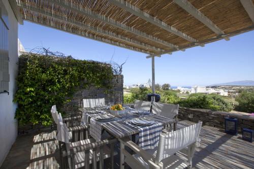 Santa Maria Villa | Kallisti Daphne · Gorgeous Villa - an oasis for 8 people