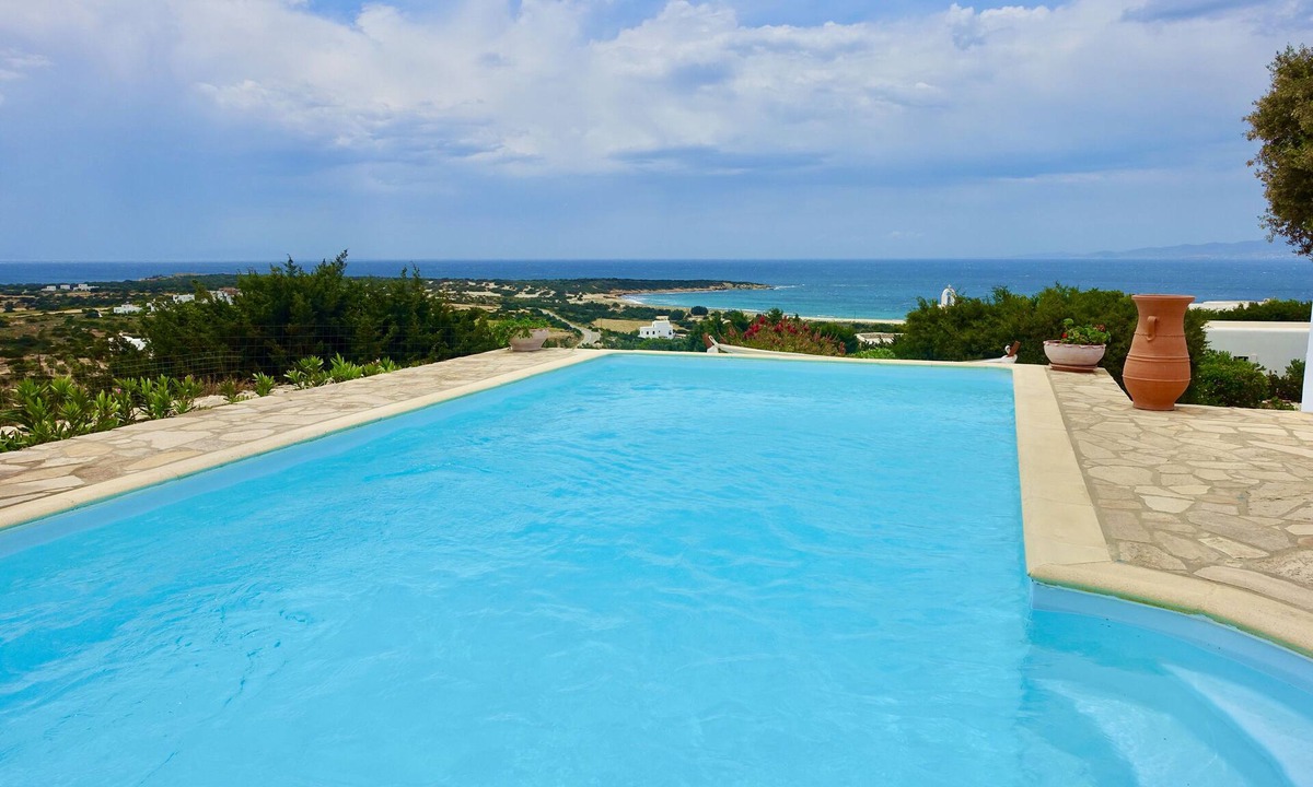 Naxos Villa | Kamari Villa E: Greek Paradise with private pool & Jacuzzi