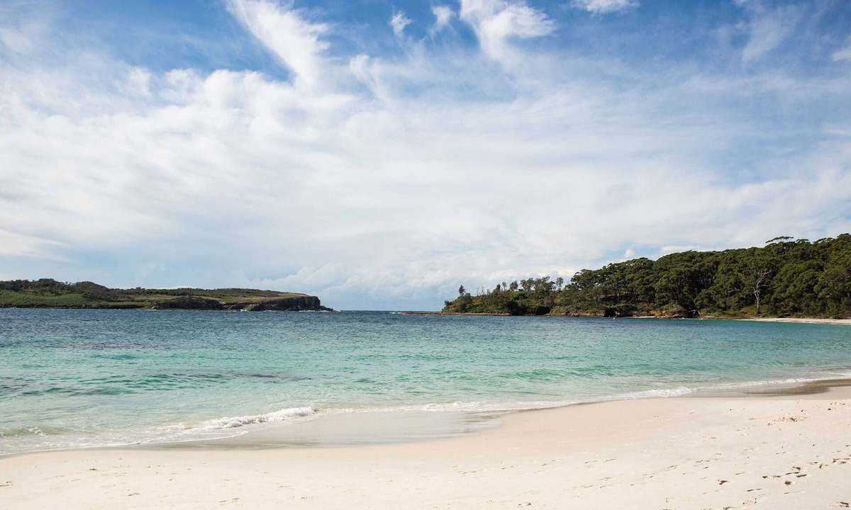 Erowal Bay House | Kenny: Unique Designer Stay: 70s style & new renovation, 5 mins to Hyams Beach