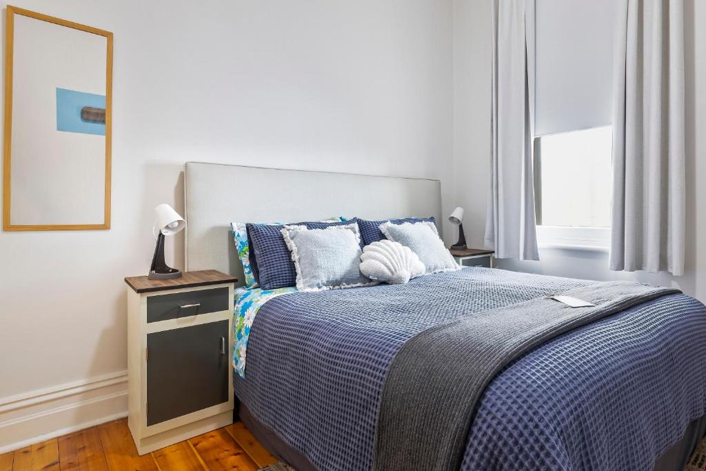 Henley Beach House | Kerrigan's on Seaview- one minute walk to beach - not beachfront