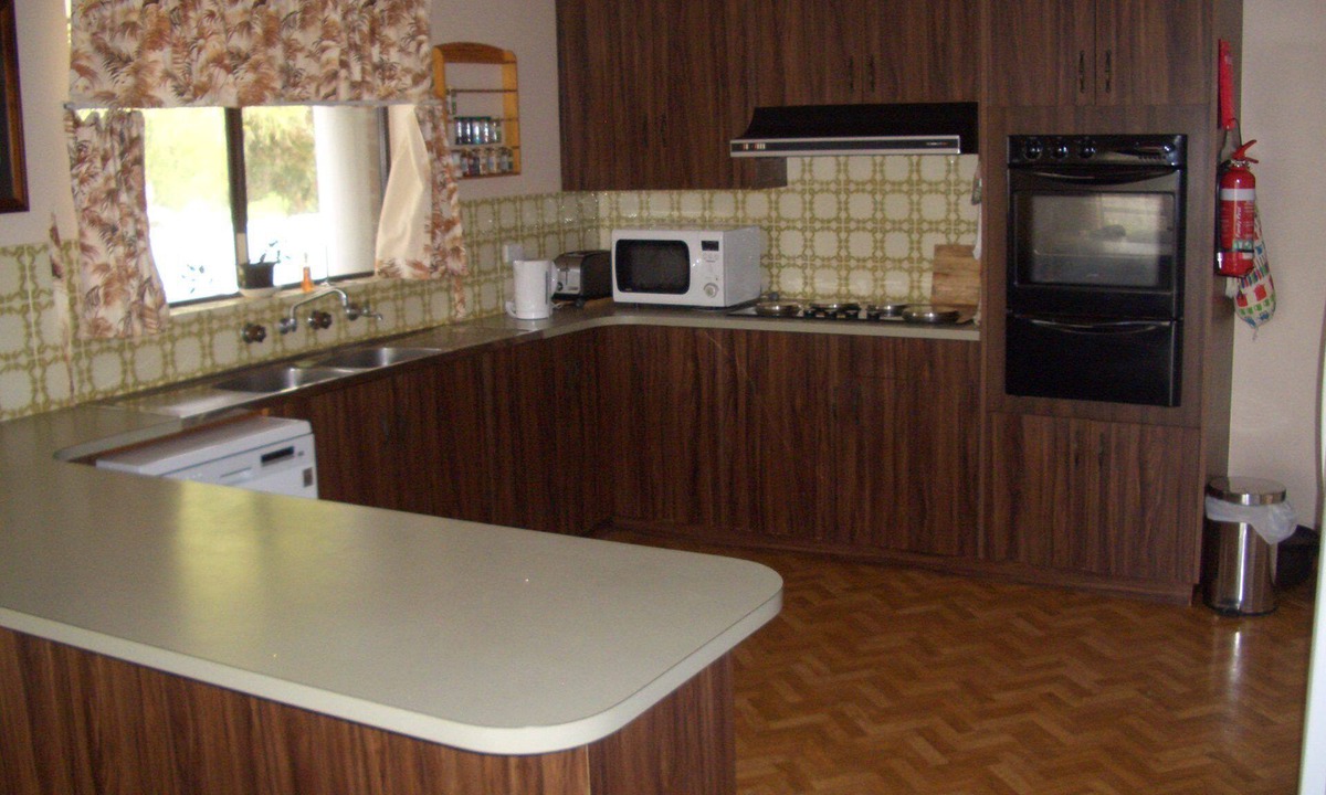 Melville House | Kev's Place ~ Spacious ~ short walk to the beach ~ Pet Friendly