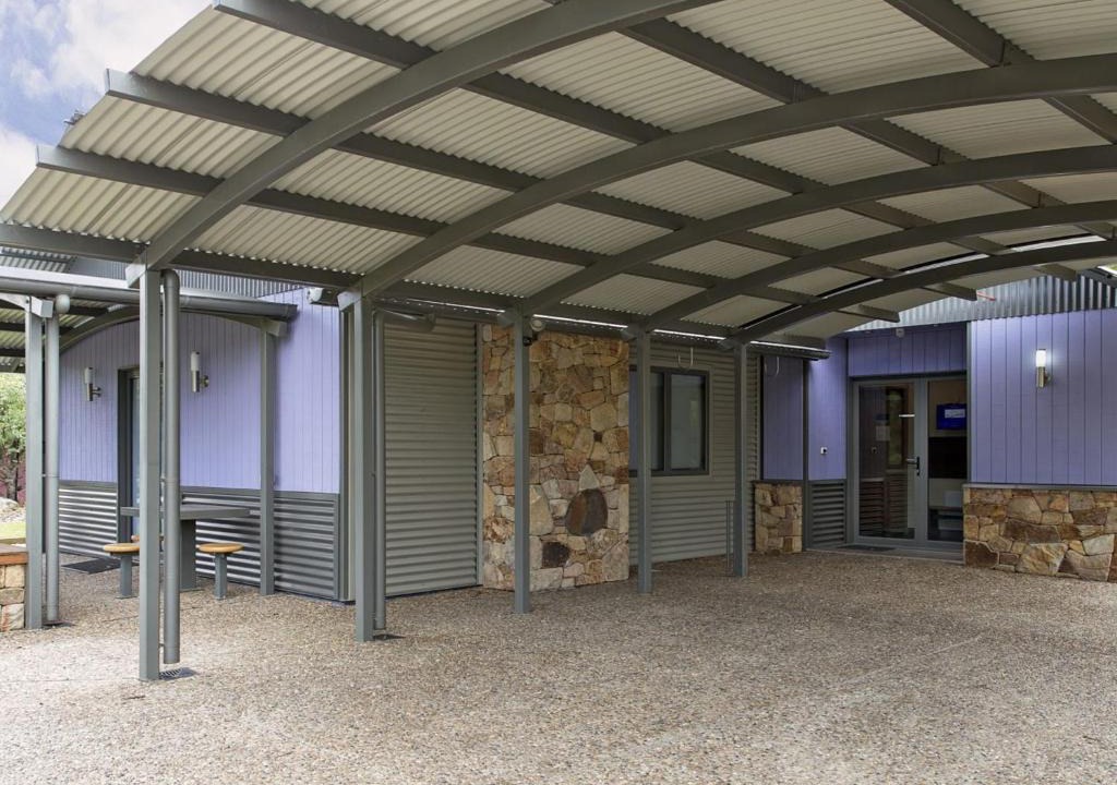 Lake Crackenback House | Kickenback Studio - Gym l Indoor Pool l Tennis l Air-Con l WiFi l BBQ