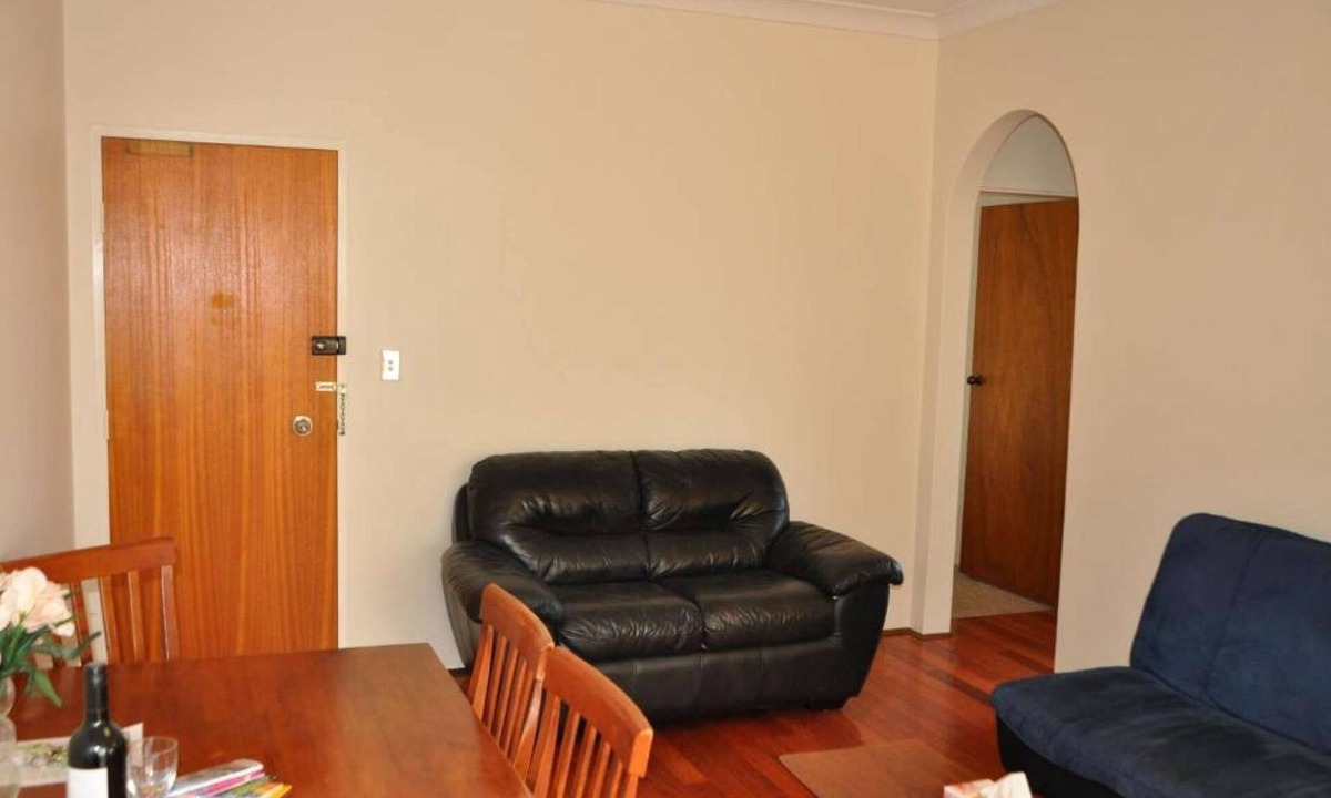 Kogarah Apartment | Kogarah Top Floor 2 Bedroom Apartment with Balcony