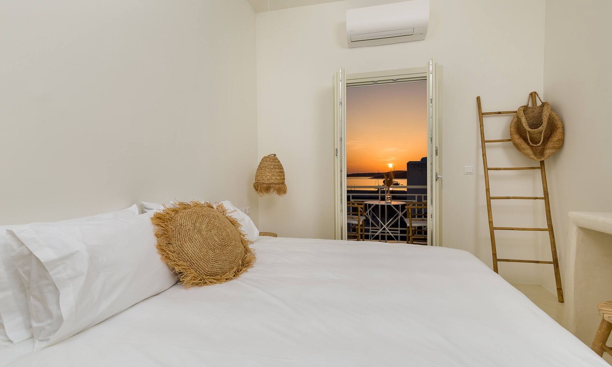 Parikia Hotel | Kokoon