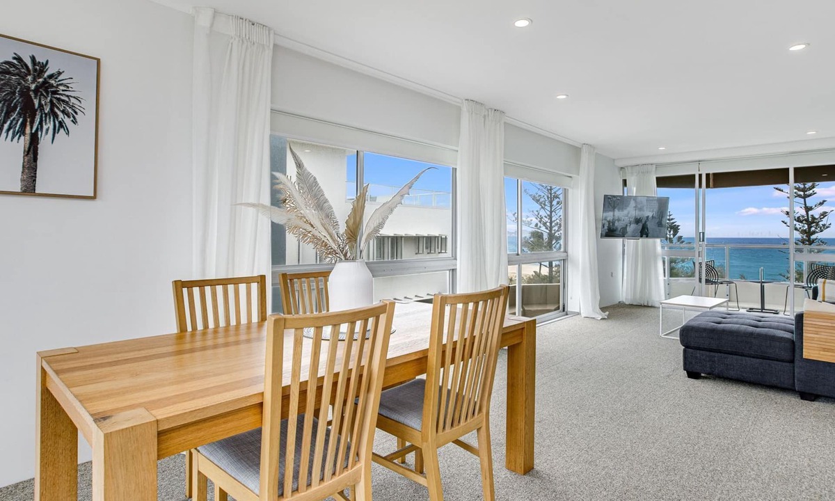 Coolangatta Apartment | Kooringal Unit 15 Great location right on Greenmount Beach with ocean views