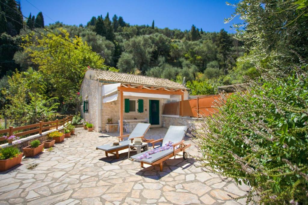 Agni Apartment | Korinas Cottage: Stone cottage close to the beach