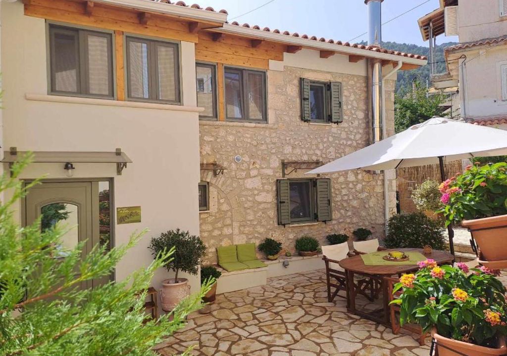 Drimonas House | La casa di Bella a tradional stone house with barbecue