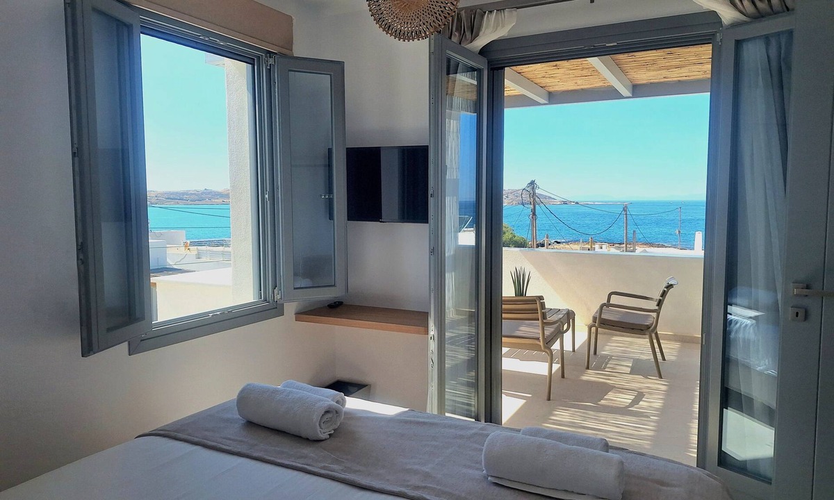 Naousa Hotel | La Maltese Central