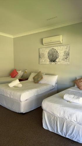 Lake Clifton Hotel | lake clifton tavern and motel