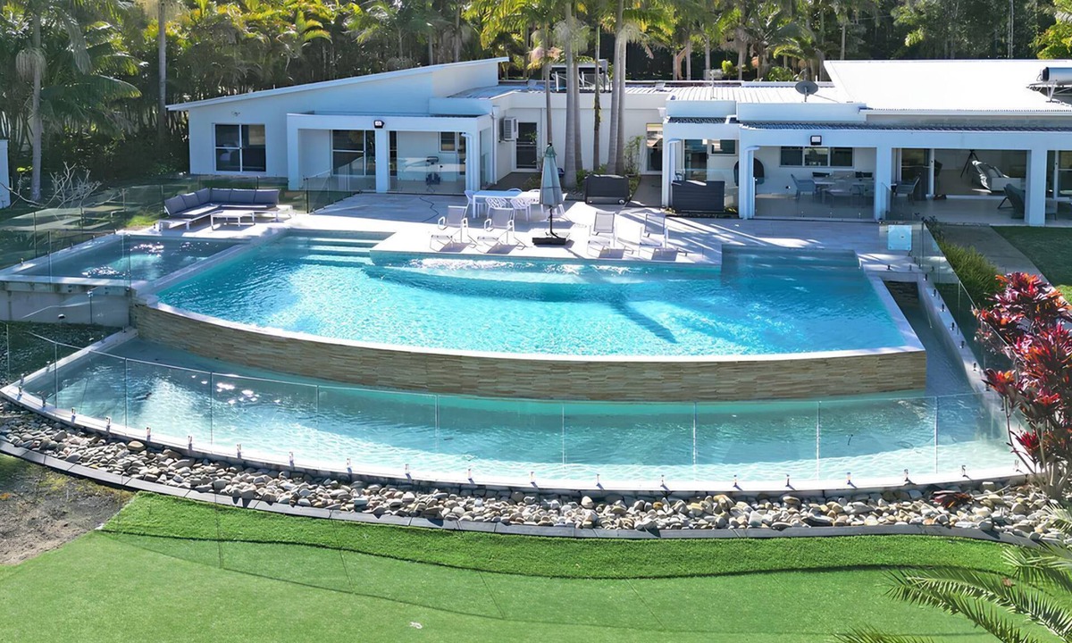 Dora Creek House | Lake Palm Resort Luxury Retreat absolute Waterfront on 3 acres at Lake Macquarie.