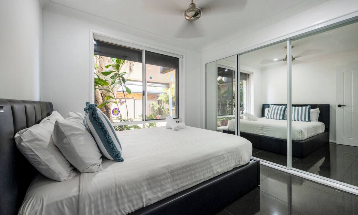 Yamba House | Lake Side Bliss LJ Hooker