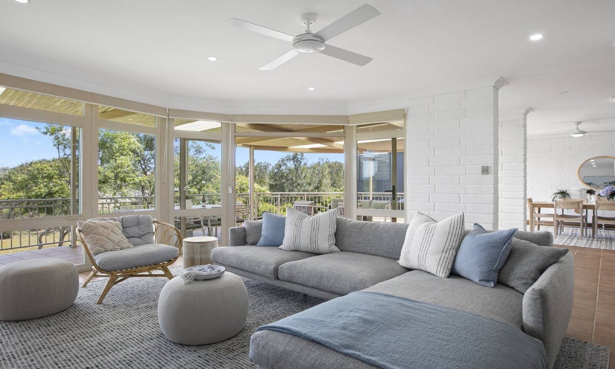 Wamberal House | Lakefront with room for all the family
