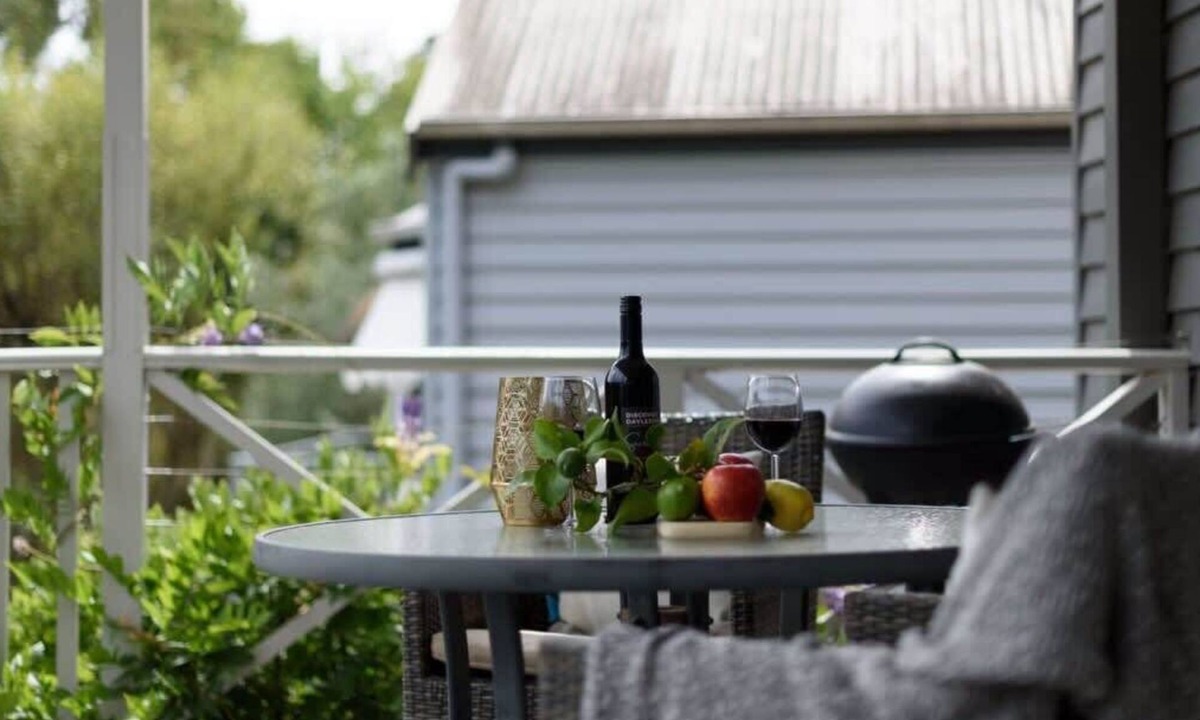 Daylesford Apartment | Lakeside Suite 4 Summ