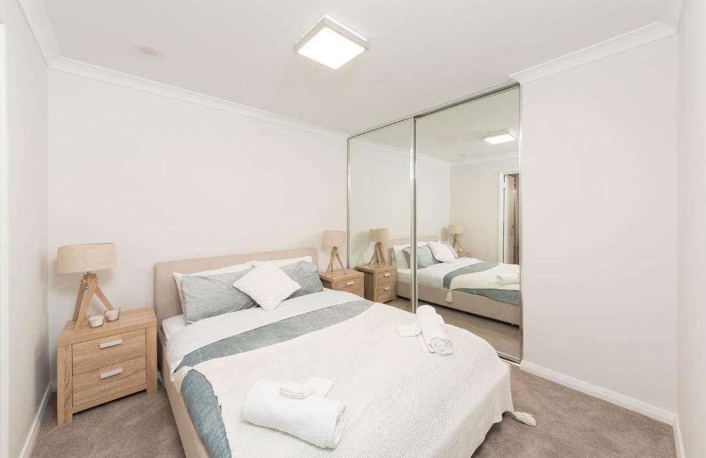 Rockingham Apartment | Lakeview Apartment Suite 16