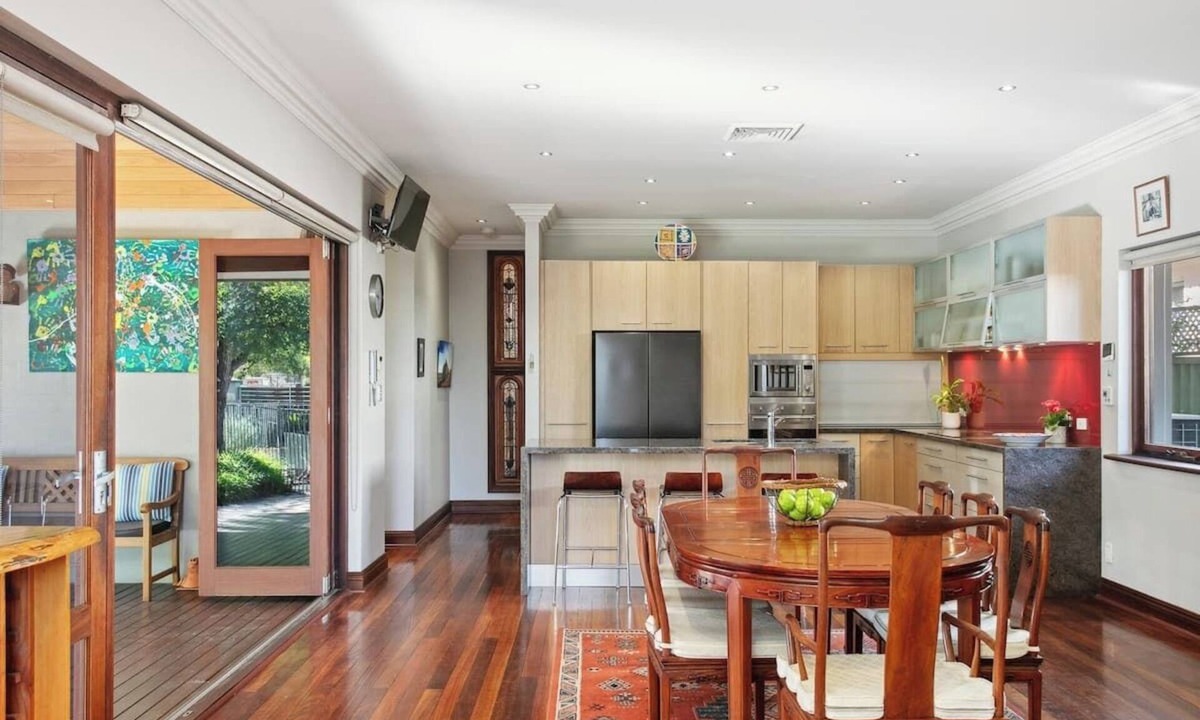 Applecross House | Large Home in Applecross with secure yard - single level, parking
