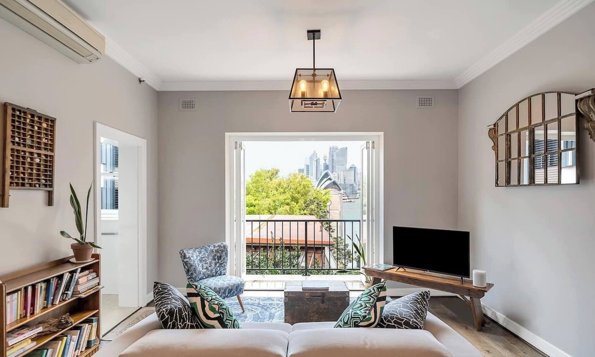 Kirribilli Apartment | 'Latitude' - Stunning Opera House Views, Designer 2 Bedroom Executive Apartment w/airconditioning
