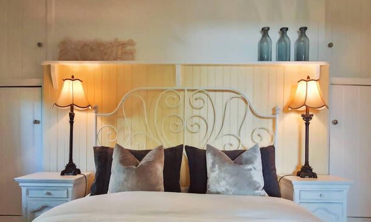 Red Hill Cottage | Le Cottage at Sandalwood House, Red Hill